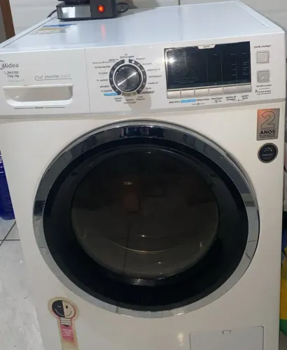 Máquina lava e seca ,placa com defeito porém é só trocar a placa .p funcionar