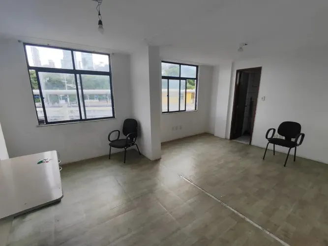 Salas comerciais no Rio Vermelho com 25m², banheiro privativo e excelente localização!