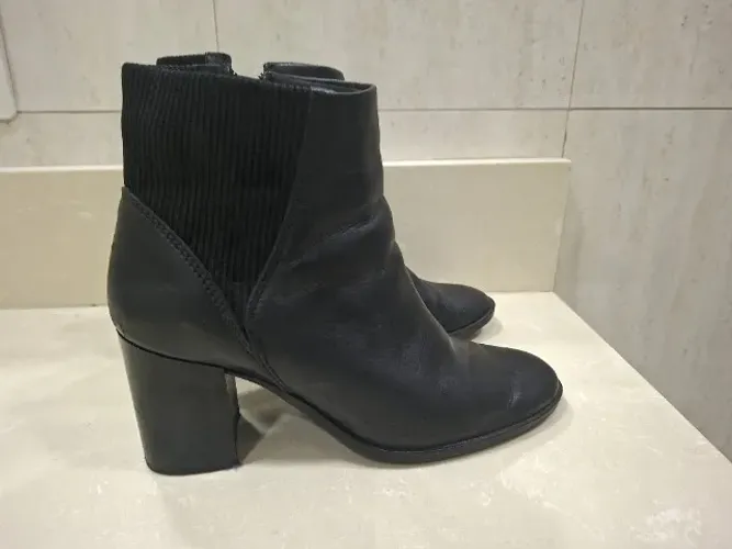 Bota preta salto grosso tam 37/38
