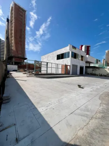 Imóvel para aluguel tem 320 metros quadrados em Ponta do Farol - São Luís - MA