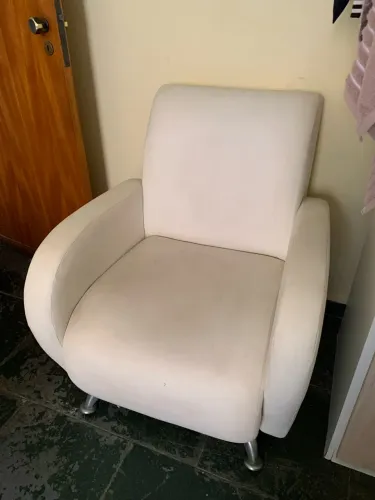 Poltrona branca estilosa