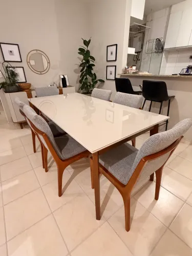 Mesa de jantar com 6 cadeiras