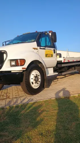 Ford F12000 Pitbull
