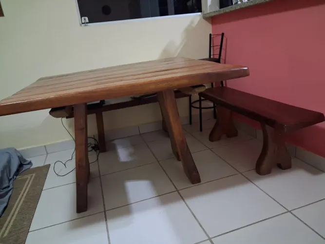 Mesa quadrada madeira maciça (4 bancos)