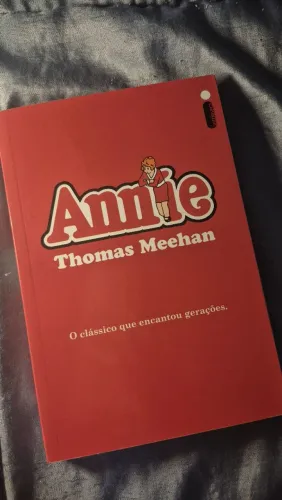Livro Annie, em ótimo estado!