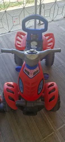 Carro de passeio homem aranha