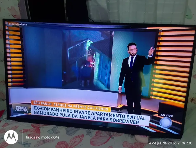 Vendo tv Philco 49 polegadas digital com controle sem os pés de sustentação.