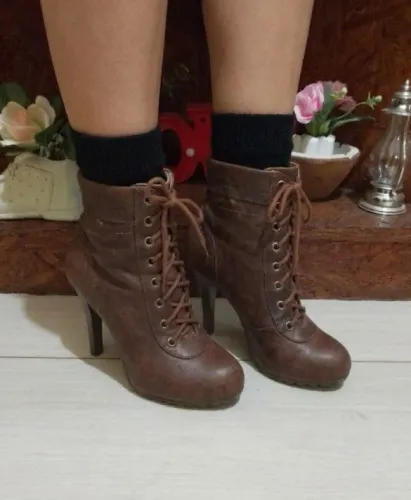 Bota via Mart em couro legítimo n°33