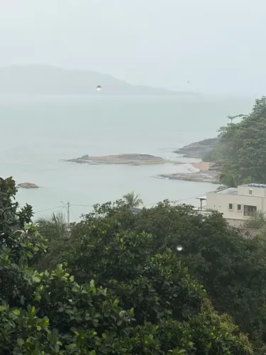 Imóvel para aluguel tem 110 metros quadrados com 3 quartos em Perocão - Guarapari - ES