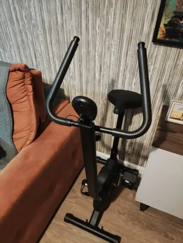 Bicicleta Ergonômica Pequena Academia