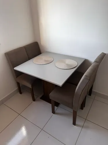 Mesa 4 cadeiras em perfeito estado