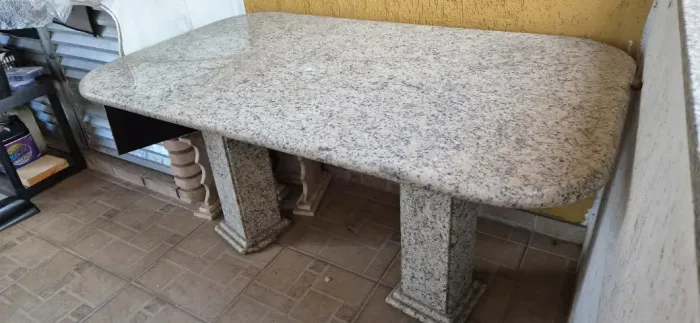 Mesa de Granito 2x1m - 6 Lugares - Usada em Bom Estado