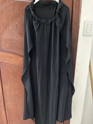 saia preta longa com abertura dos lados