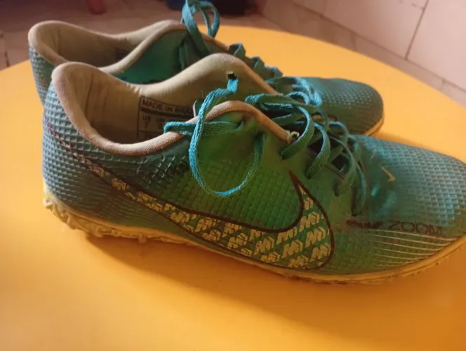 Chuteira da Nike usada