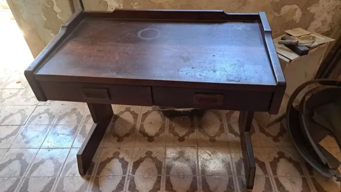 Venda da mesa de madeira