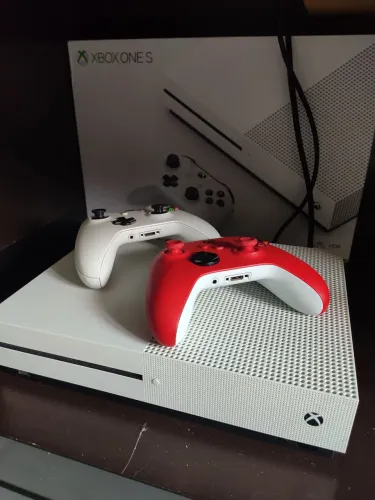 Xbox one s + 2 controles +14 jogos #leia a descrição#