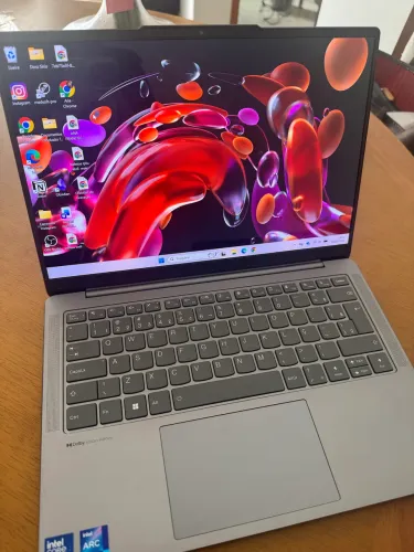 Lenovo Yoga Intel Core Ultra 5 (Praticamente Novo - Apenas 5 Dias de Uso)