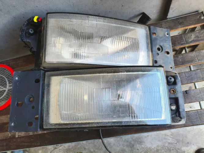 Par lentes farol Iveco 