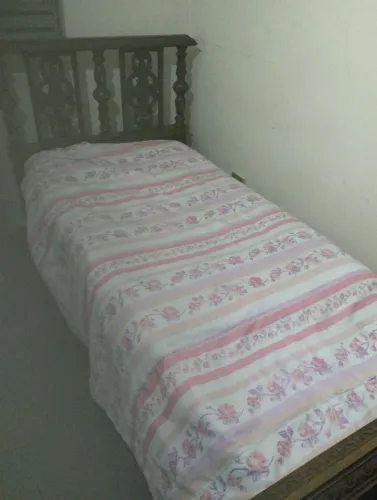 Mesa, cadeira, cama, armário, guarda roupa