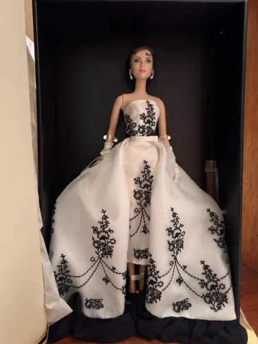 Barbie Collector Silkstone Audrey Hepburn as Sabrina - Mattel