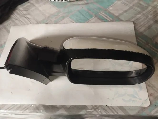 Vendo retrovisor Corsa Montana lado direito original 