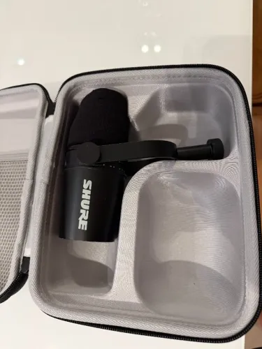 Microfone Shure - MV7 + CASE - USB e DMX (Para podcast e criação de vídeos)