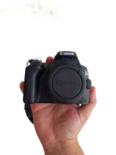 Canon SL3 (4800 cliques) + Lente 50mm