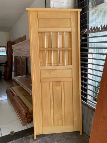 PORTA MADEIRA TATAJUBA C/ JANELA CENTRAL 80X 2,10