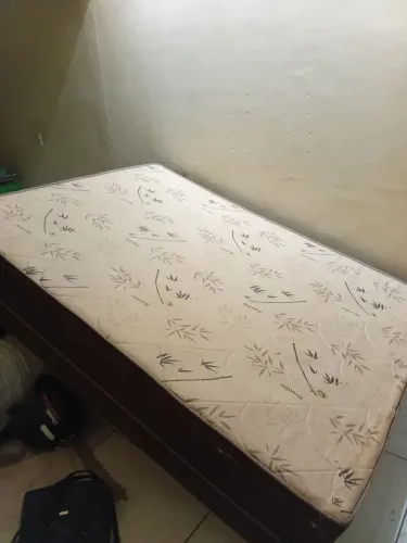 Vendo uma cama box de casal