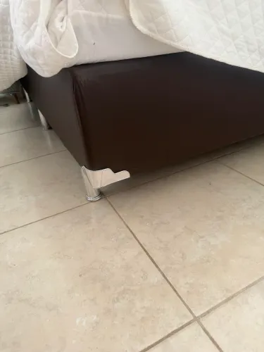 Vendo box casal 1,38 corino marrom (apenas a parte de baixo)