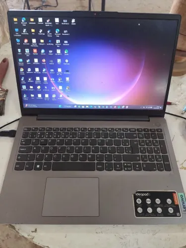 Lenovo IdeaPad 3 Ryzen 7 5700U | SSD 1TB | 8GB RAM | Excelente Estado