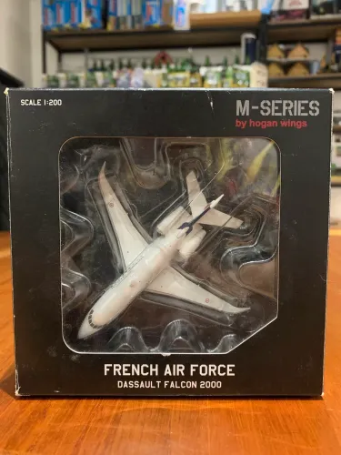 Miniatura Dassault falcon 2000 1/200