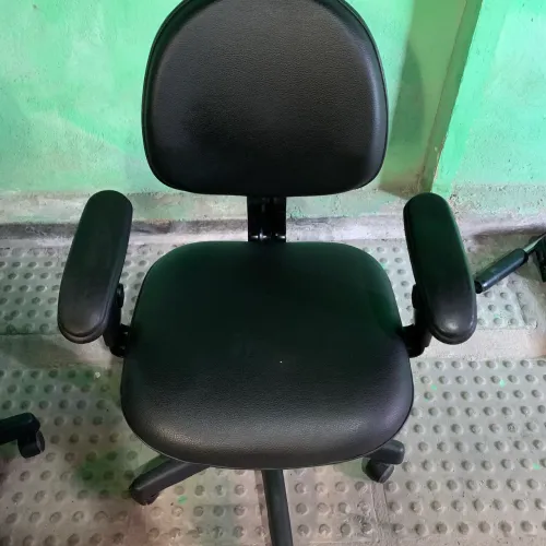 Vendo três cadeiras de escritório de rodízio