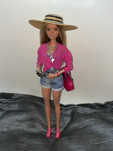 Boneca Barbie style praia mattel articulada