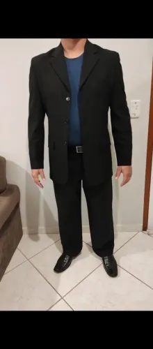 Vendo Terno preto usado composto por paletó e calça