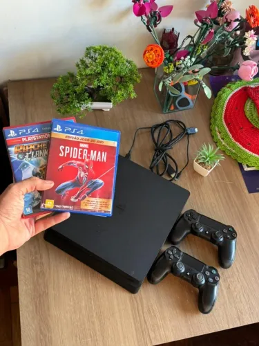 PS4 Slim 1tb 2 controles 2 jogos até 18x | Ipanema - RJ |