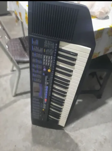 VENDE-SE TECLADO YAMAHA PARA APRENDIZAGEM