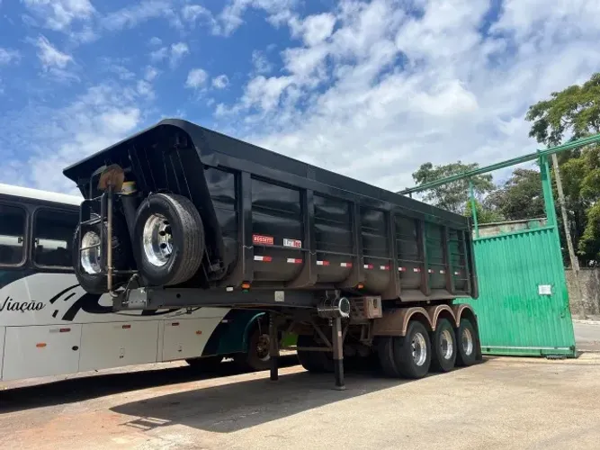 Semi reboque basculante rossett 30 metros com pneus