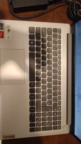 NOTEBOOK LENOVO RAIZEN 5 7520U, DDR5,512 SSD NVME, 8 GB RAM DDR5, TELA GRANDE 15.6