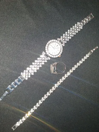 Conjunto Relógio Pulseira e Anel