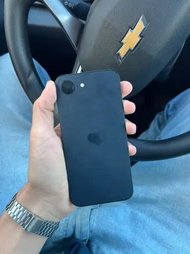 iPhone 16e 