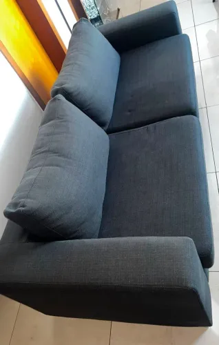 Sofá cinza escuro 4 lugares 200 x 85cm