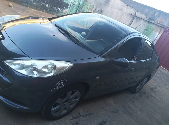 Peugeot 207 Sedan Passion XR 1.4 Flex 8V 4P 2012