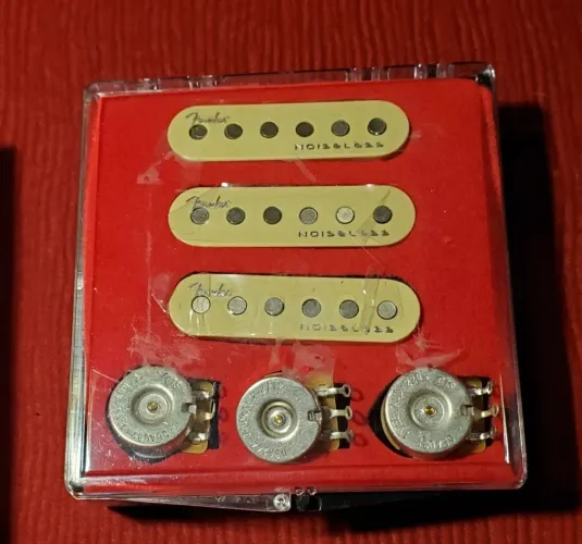 SET CAPTADOR FENDER ULTRA NOISELESS STRAT VINTEGE 