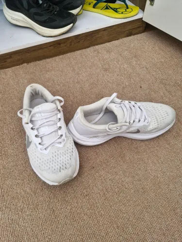 Tenis winflo 10 numero 36 branco