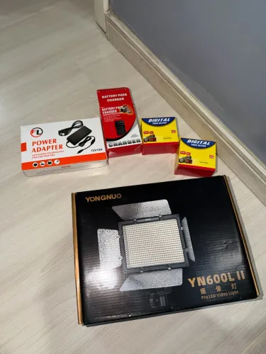ILUMINADOR LED YN600 II