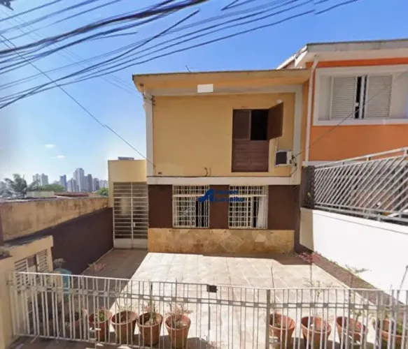Sobrado próximo do metrô Vila Madalena A 50 m da Rua Heitor Penteado, com 3 dormitórios, 3