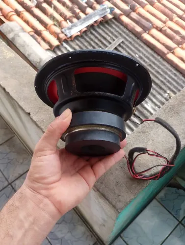 Vendo 2 alto falante de 8 funcionando perfeitamente quem estiver interessado