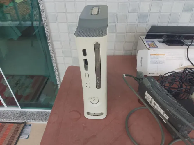 Vídeo game. XBox360 com Kinect sensor