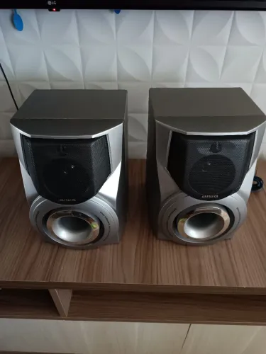 Vendo par de caixa Aiwa muito conservada com todos alto falante funcionando